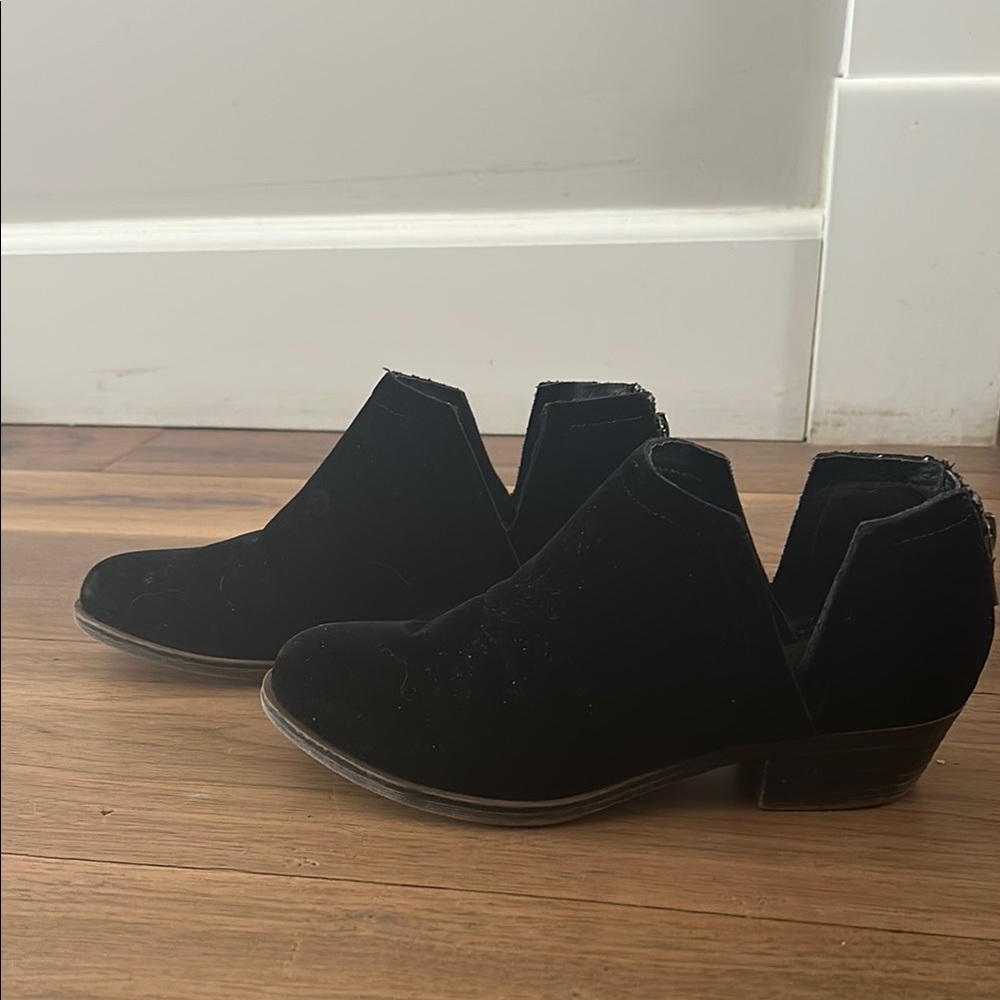 Sugar Black Ankle Boots with Sleek Platform Design